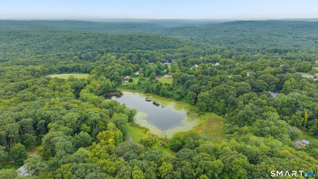 8 Meadow Drive, Oxford, CT 06478