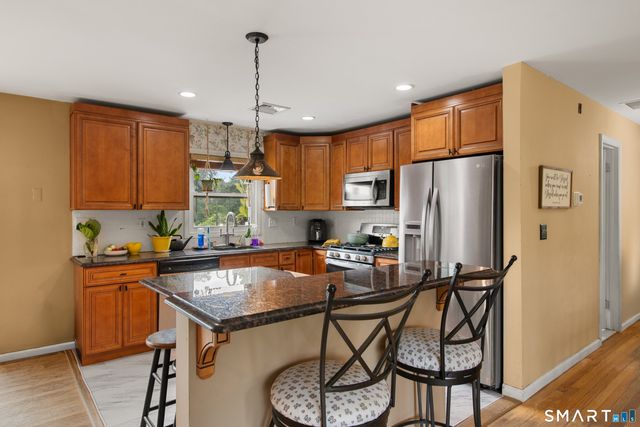 8 Meadow Drive, Oxford, CT 06478