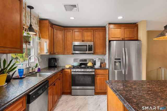 8 Meadow Drive, Oxford, CT 06478