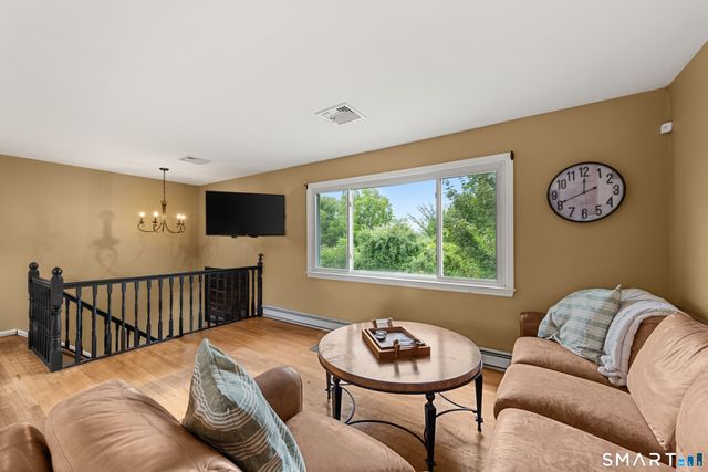 8 Meadow Drive, Oxford, CT 06478