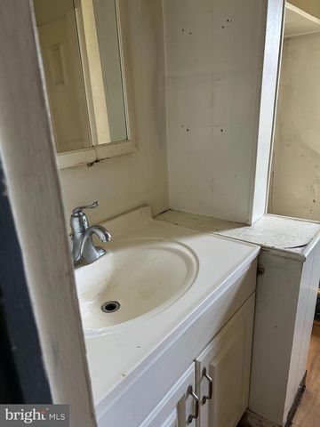 1030 N DUPONT ST, Wilmington, DE 19805