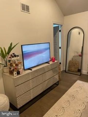 534 GREEN LN, Philadelphia, PA 19128