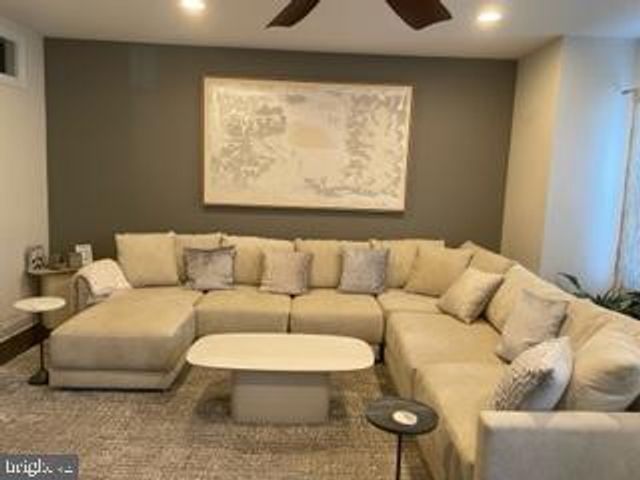 534 GREEN LN, Philadelphia, PA 19128