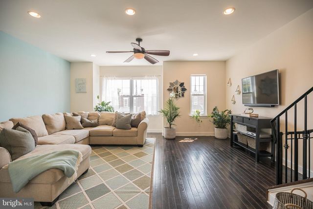 534 GREEN LN, Philadelphia, PA 19128