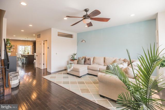 534 GREEN LN, Philadelphia, PA 19128