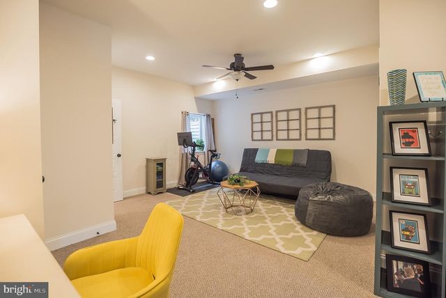 534 GREEN LN, Philadelphia, PA 19128