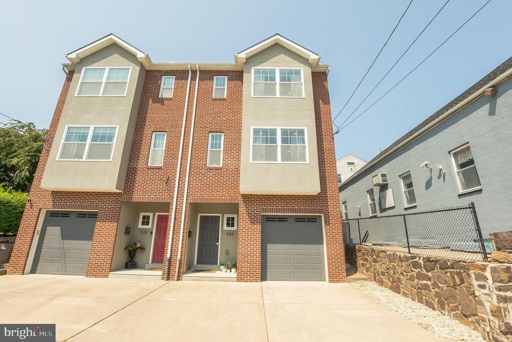 534 GREEN LN, Philadelphia, PA 19128
