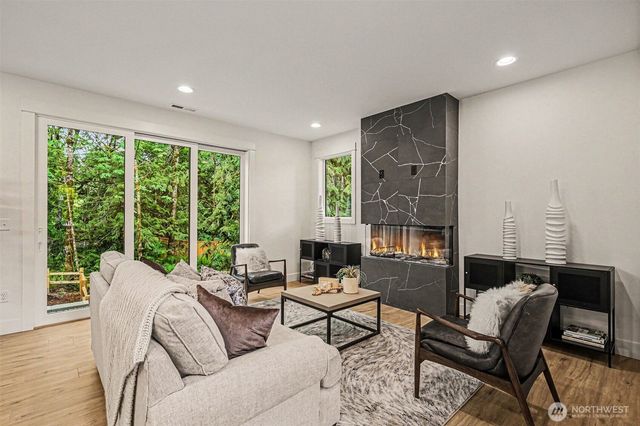 1906 223rd Avenue SE, Sammamish, WA 98075