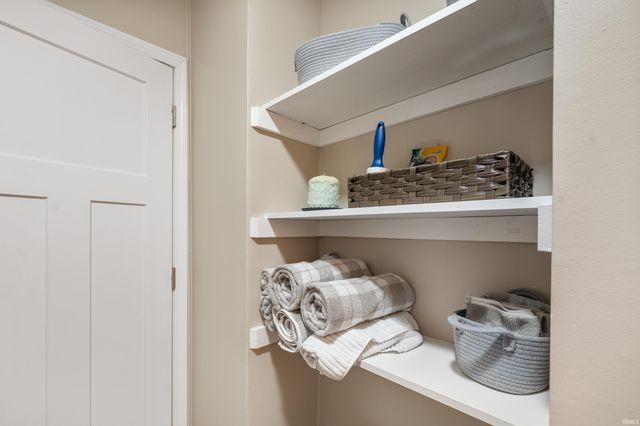 16 N Washington Street, Knightstown, IN 46148