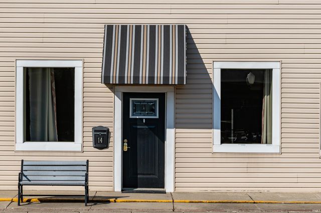 16 N Washington Street, Knightstown, IN 46148