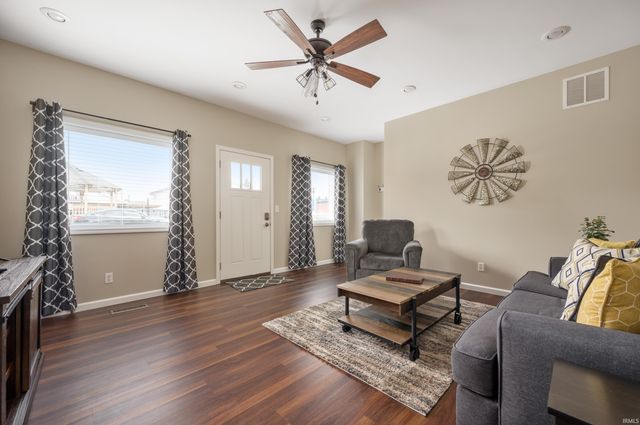 16 N Washington Street, Knightstown, IN 46148