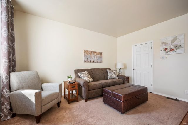 16 N Washington Street, Knightstown, IN 46148