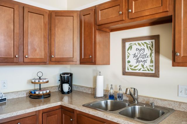 16 N Washington Street, Knightstown, IN 46148