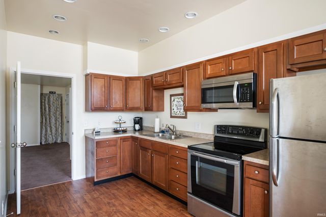 16 N Washington Street, Knightstown, IN 46148