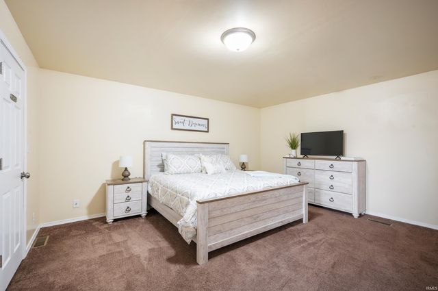 16 N Washington Street, Knightstown, IN 46148