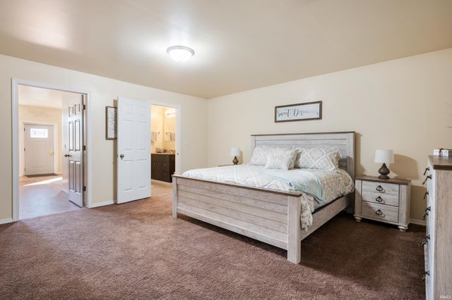 16 N Washington Street, Knightstown, IN 46148