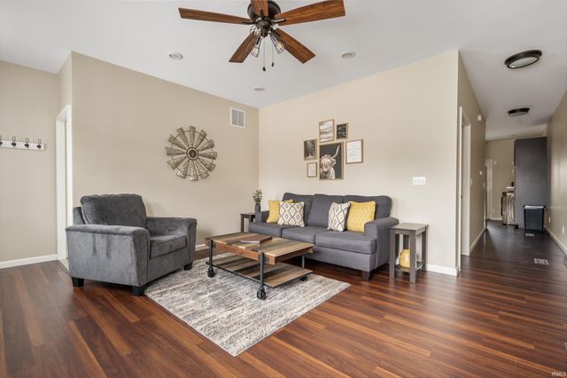 16 N Washington Street, Knightstown, IN 46148