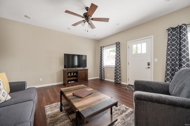 16 N Washington Street, Knightstown, IN 46148