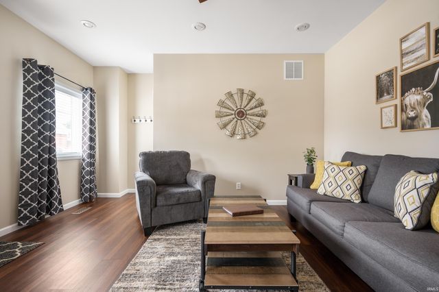 16 N Washington Street, Knightstown, IN 46148