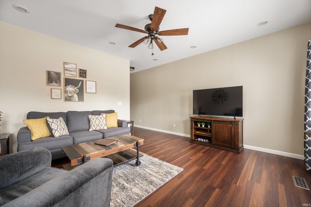 16 N Washington Street, Knightstown, IN 46148