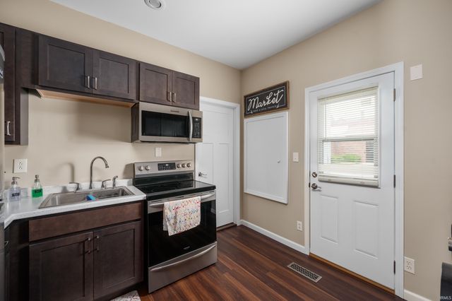 16 N Washington Street, Knightstown, IN 46148