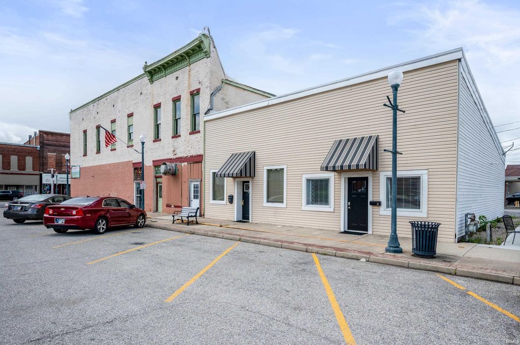 16 N Washington Street, Knightstown, IN 46148