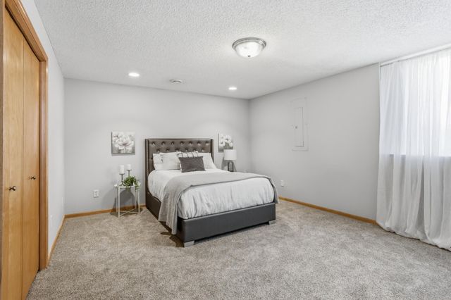 9451 138th Street W, Savage, MN 55378