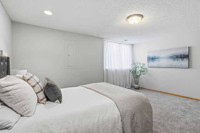 9451 138th Street W, Savage, MN 55378