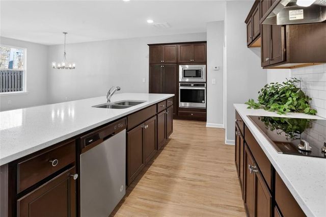 1127 Lucan Ln, Lawrenceville, GA 30043