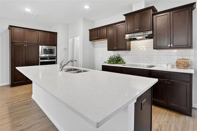 1127 Lucan Ln, Lawrenceville, GA 30043