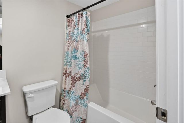 1127 Lucan Ln, Lawrenceville, GA 30043