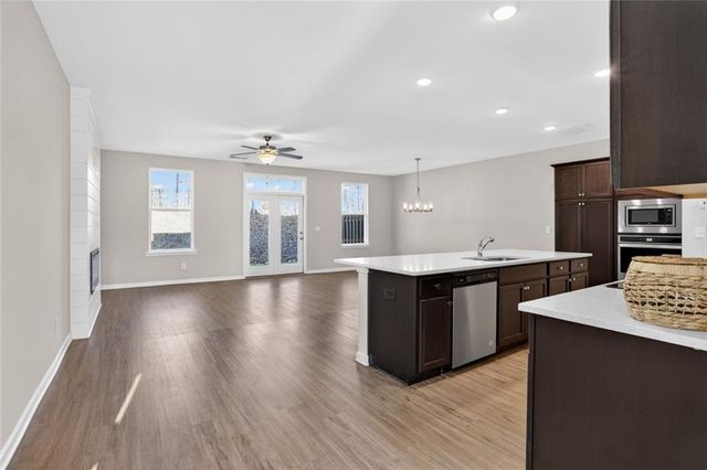 1127 Lucan Ln, Lawrenceville, GA 30043