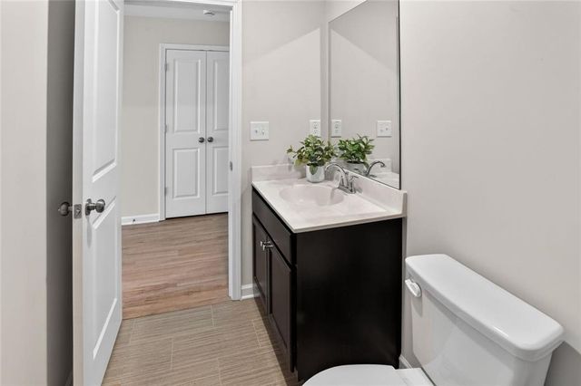 1127 Lucan Ln, Lawrenceville, GA 30043