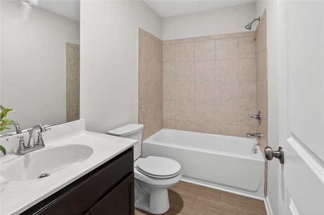 1127 Lucan Ln, Lawrenceville, GA 30043