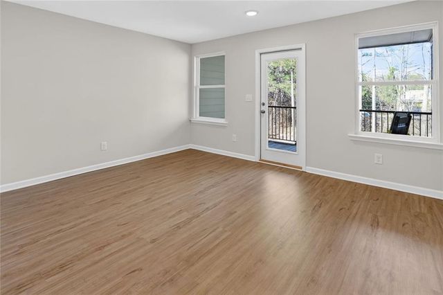 1127 Lucan Ln, Lawrenceville, GA 30043