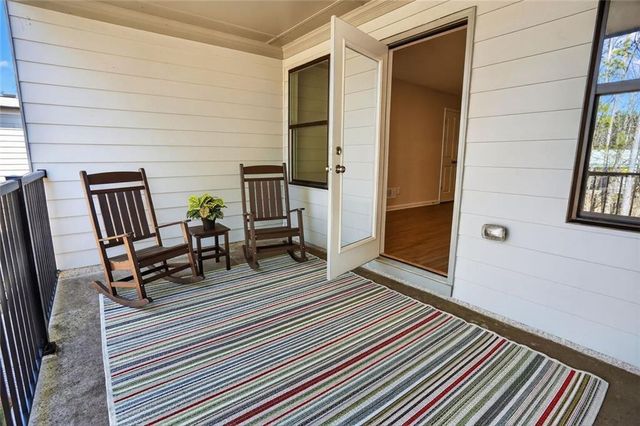 1127 Lucan Ln, Lawrenceville, GA 30043