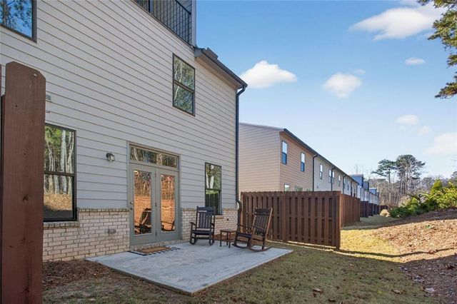 1127 Lucan Ln, Lawrenceville, GA 30043