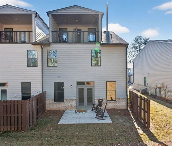 1127 Lucan Ln, Lawrenceville, GA 30043