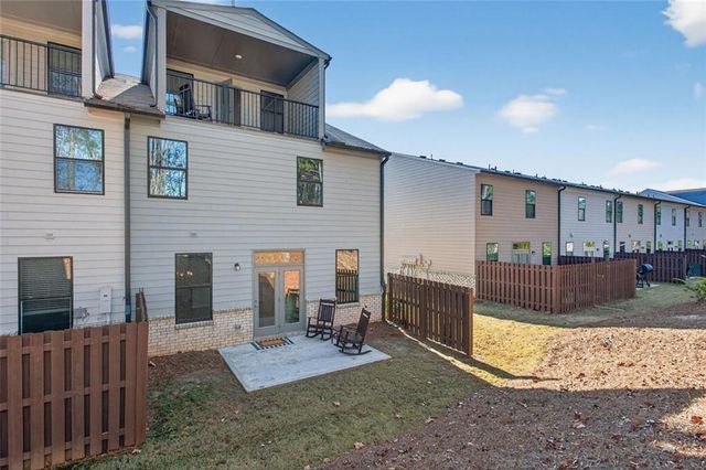 1127 Lucan Ln, Lawrenceville, GA 30043