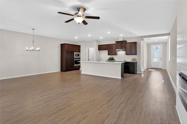 1127 Lucan Ln, Lawrenceville, GA 30043