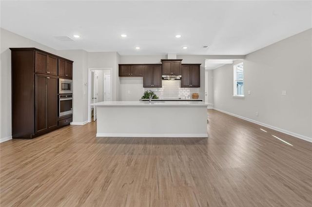 1127 Lucan Ln, Lawrenceville, GA 30043