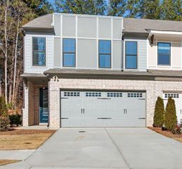1127 Lucan Ln, Lawrenceville, GA 30043
