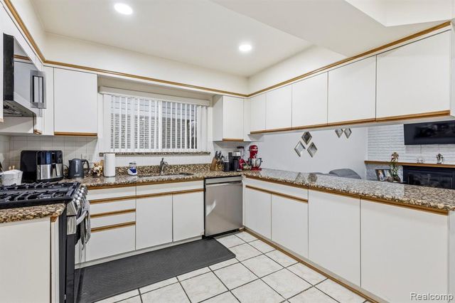 36217 Jeffrey Drive, Sterling Heights, MI 48310