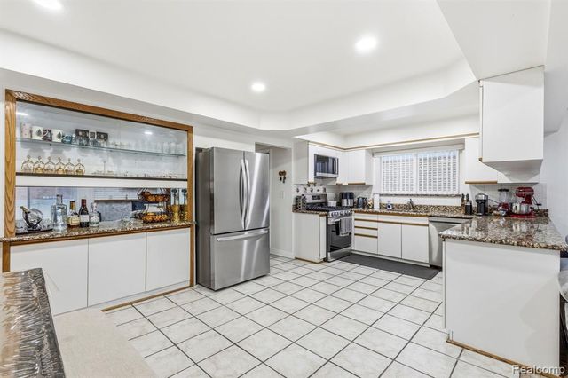 36217 Jeffrey Drive, Sterling Heights, MI 48310