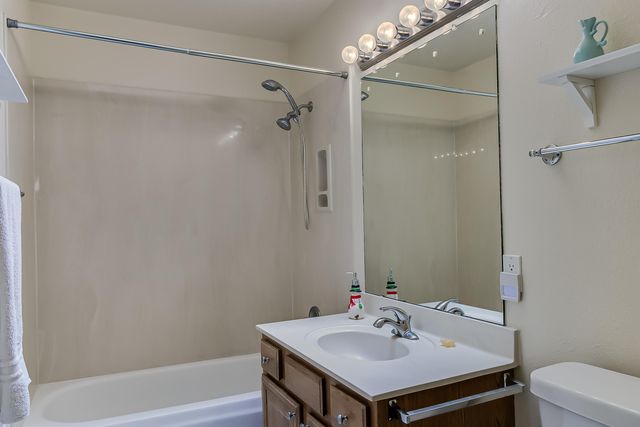 701 Chaps Road SE, Rio Rancho, NM 87124