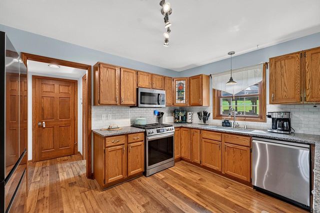 S93W33523 Fieldside COURT, Mukwonago, WI 53149