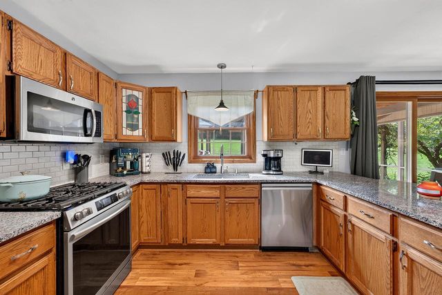 S93W33523 Fieldside COURT, Mukwonago, WI 53149