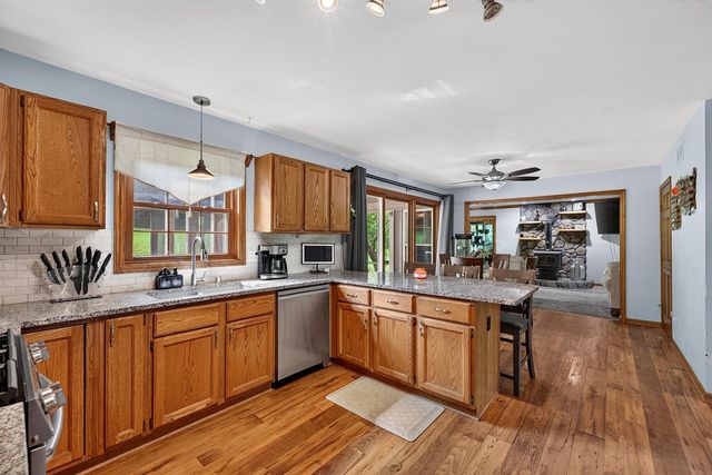 S93W33523 Fieldside COURT, Mukwonago, WI 53149