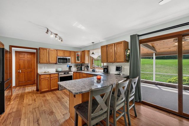 S93W33523 Fieldside COURT, Mukwonago, WI 53149