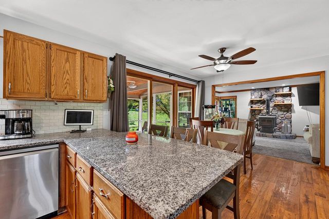 S93W33523 Fieldside COURT, Mukwonago, WI 53149